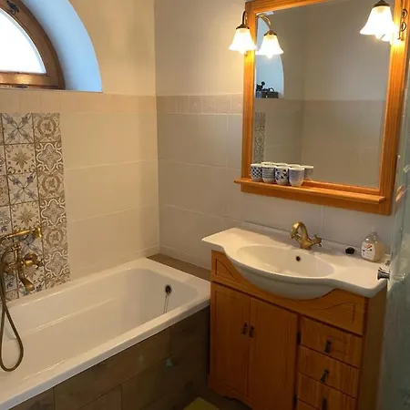 Oereghaz 1839 Gæstehus